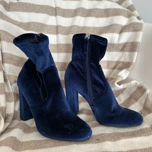 Steve Madden Blue Velvet Ankle Boots Size 6